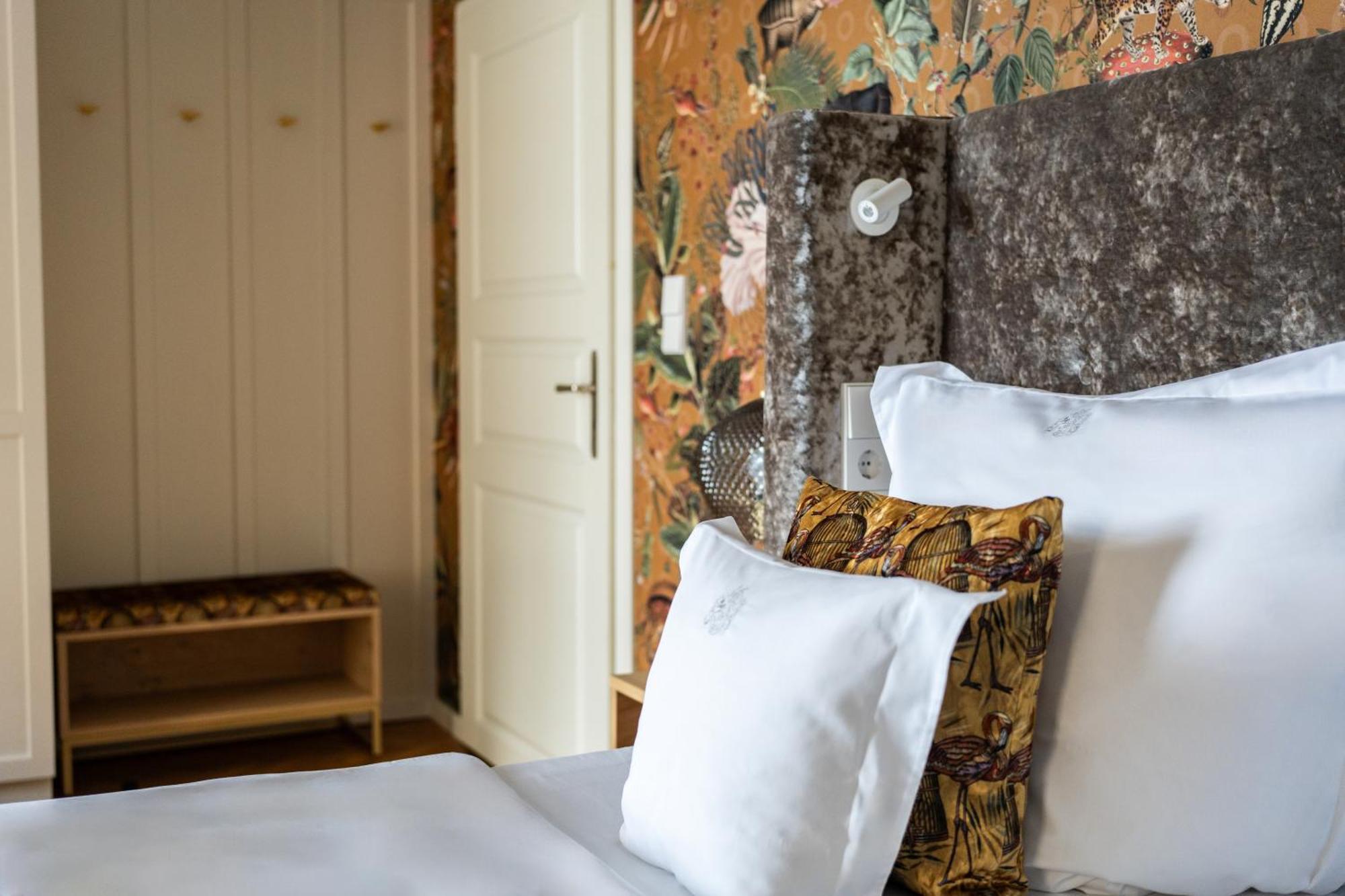 Schlossresidenz - Boutique Apartments & Hotel Suiten Schloss Ricklingen ภายนอก รูปภาพ