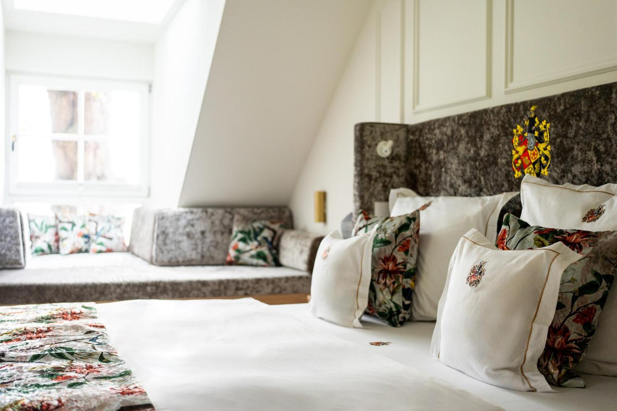 Schlossresidenz - Boutique Apartments & Hotel Suiten Schloss Ricklingen ภายนอก รูปภาพ